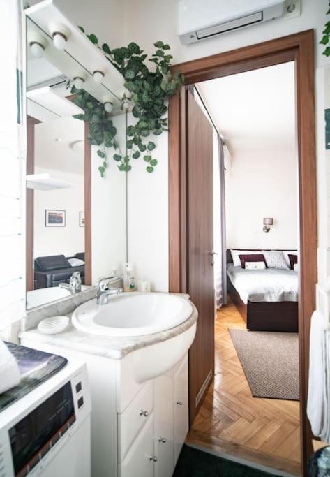 Bumblebee Apartment With Ac Budapest Ngoại thất bức ảnh