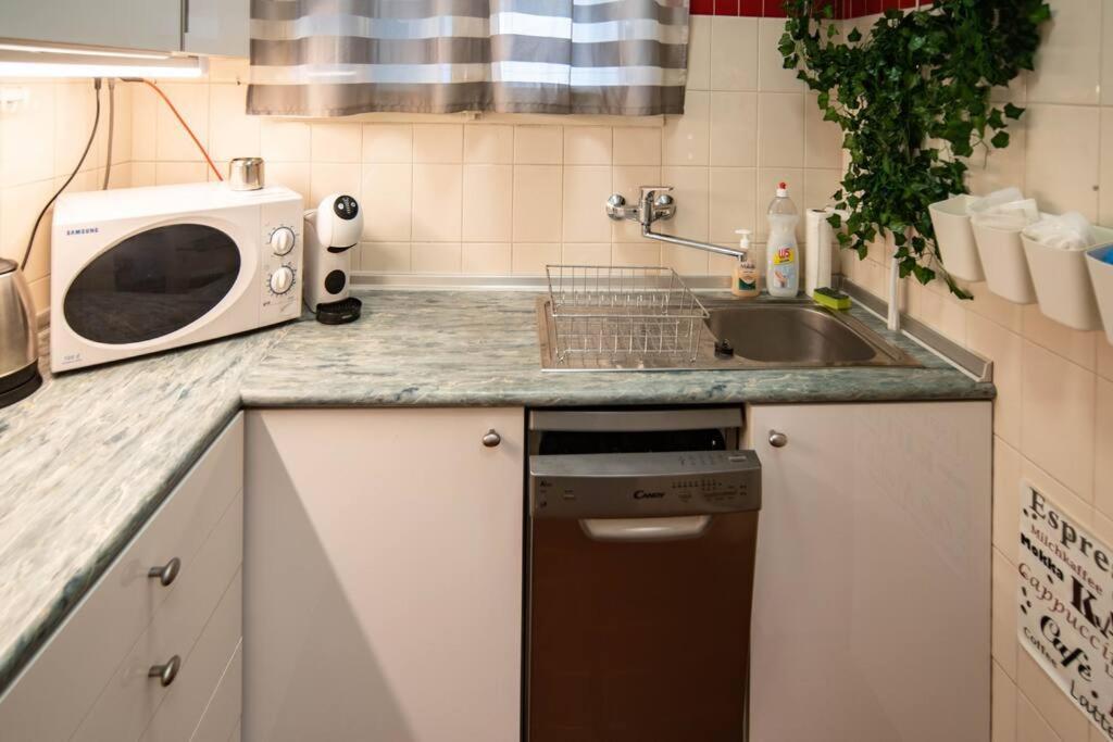 Bumblebee Apartment With Ac Budapest Ngoại thất bức ảnh