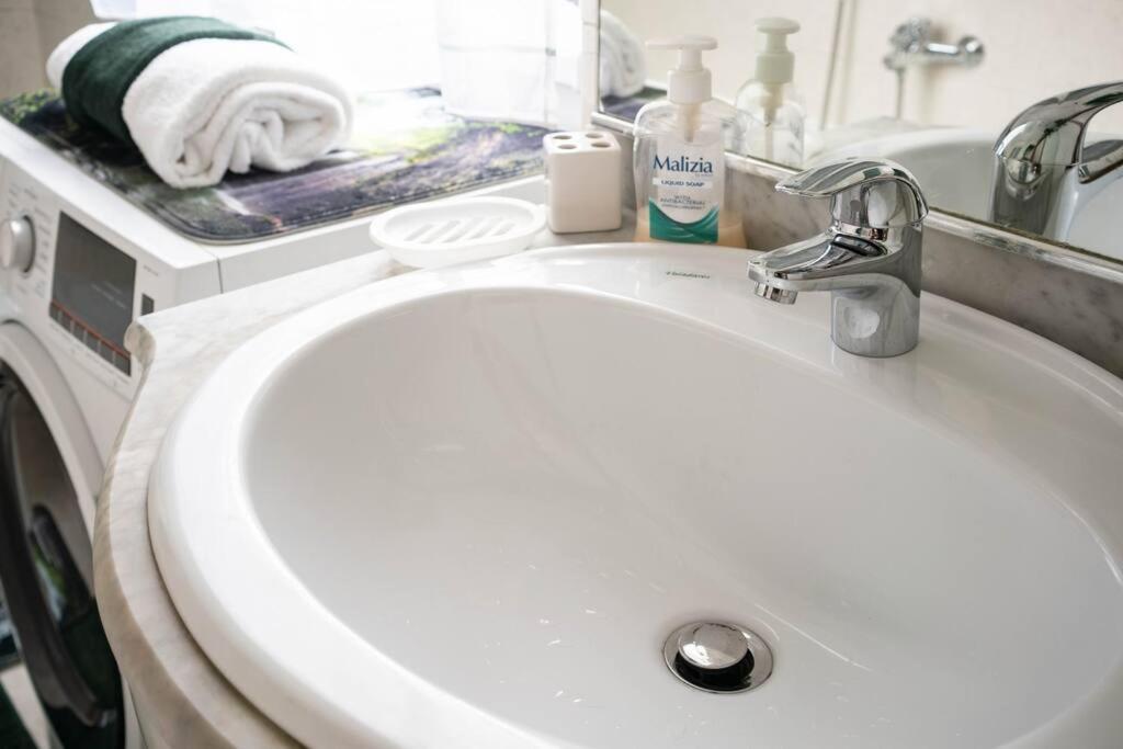 Bumblebee Apartment With Ac Budapest Ngoại thất bức ảnh