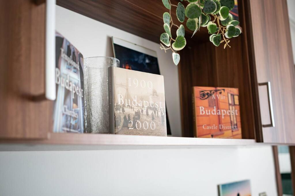 Bumblebee Apartment With Ac Budapest Ngoại thất bức ảnh
