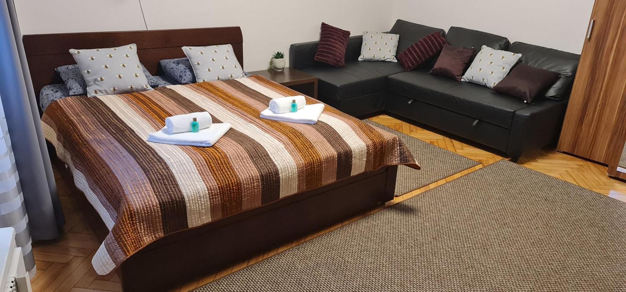 Bumblebee Apartment With Ac Budapest Ngoại thất bức ảnh