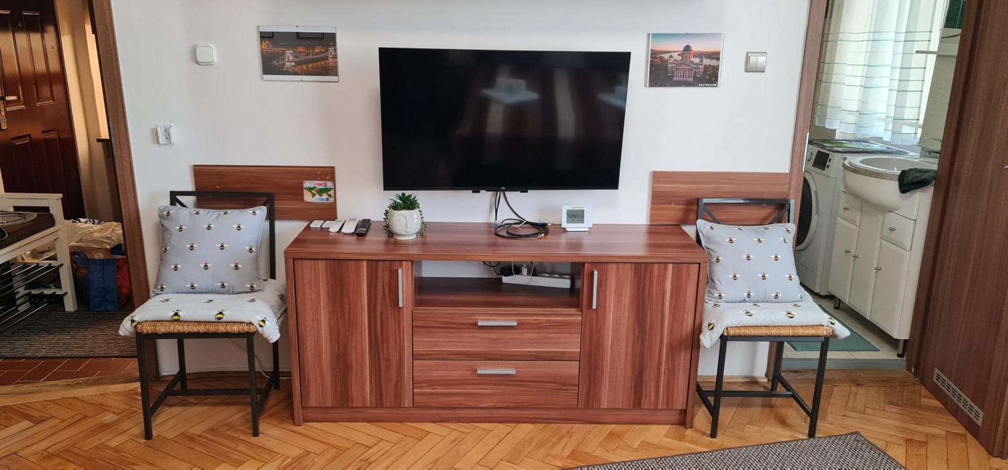 Bumblebee Apartment With Ac Budapest Ngoại thất bức ảnh
