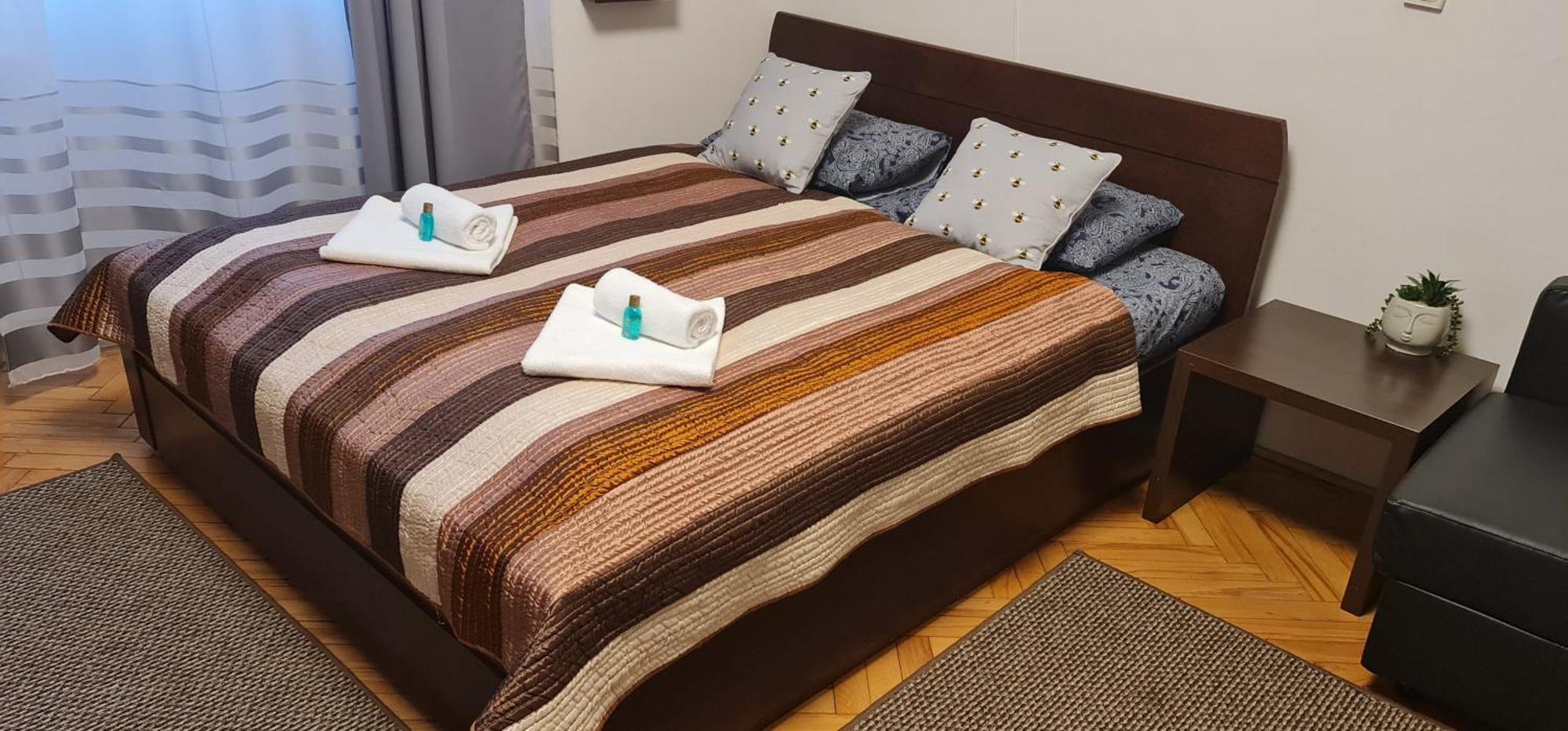 Bumblebee Apartment With Ac Budapest Ngoại thất bức ảnh